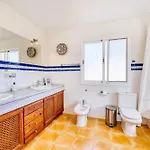 1106 Marbella Large Family * إِستيبونا