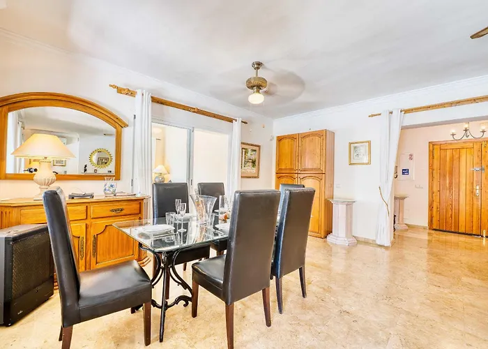 1106 Marbella Large Family Villa